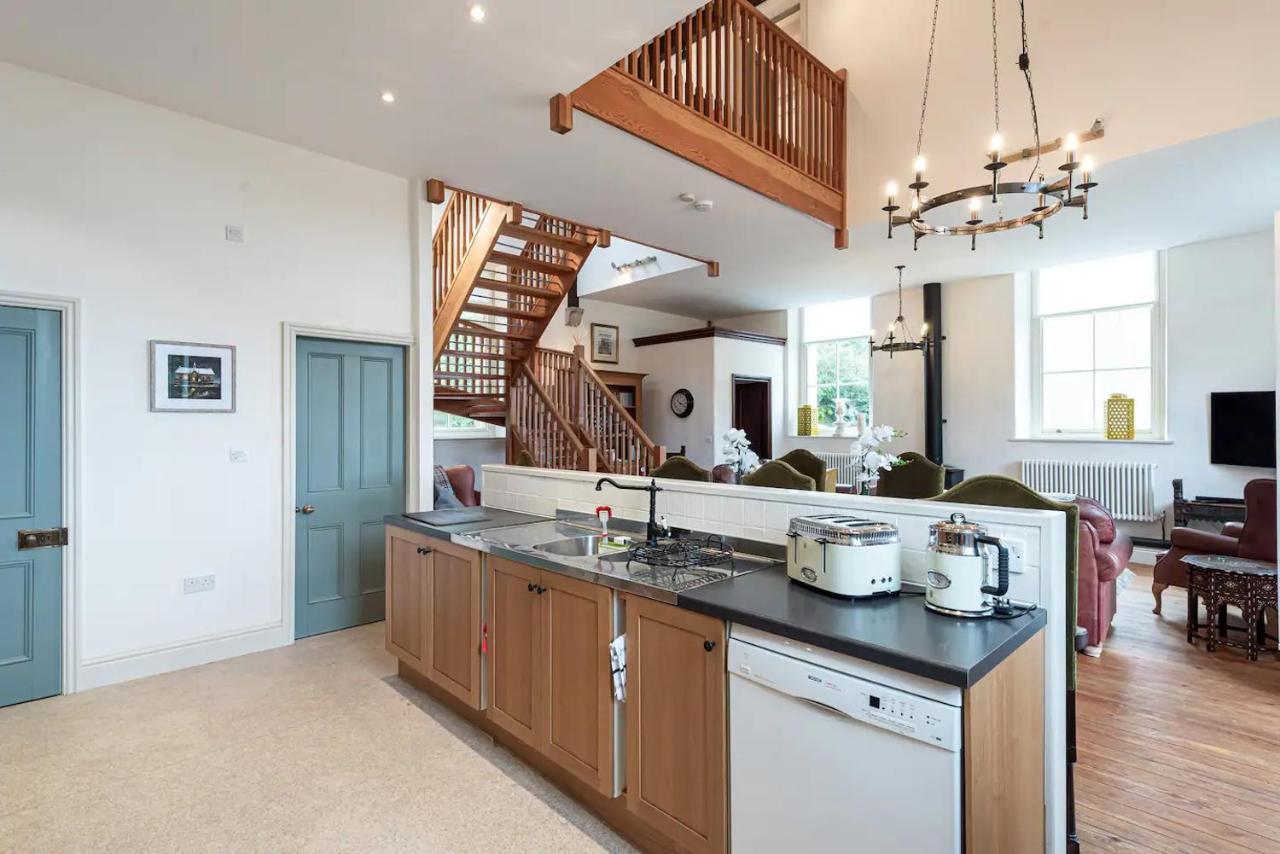 Converted Chapel, Stunning Sea & Mountain Views! Penmaen-mawr Exterior foto